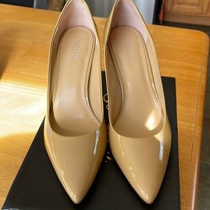 Michael Kors used Size 8M Tan color